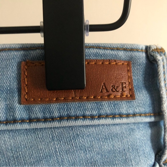 Abercrombie & Fitch light wash ultra high rise super skinny size 28/6 LONG - Picture 5 of 6